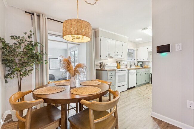 Foto del edificio - 616 Lemaster Ave