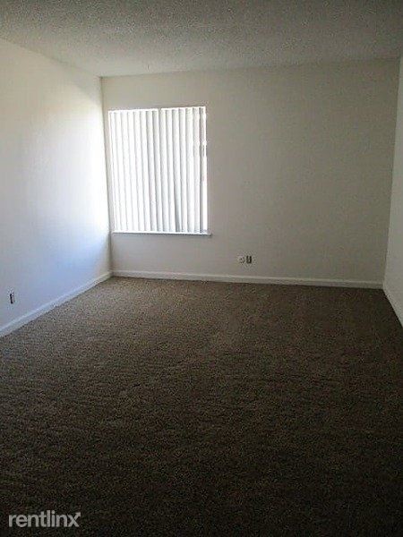 Foto del edificio - 4909 N Backer Ave