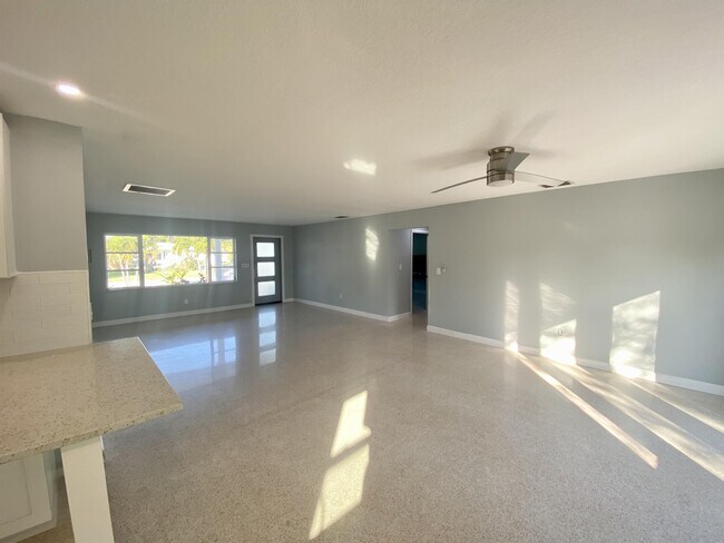 Building Photo - 455 Harwood Ave
