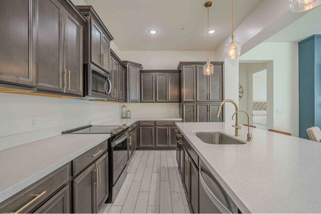 Building Photo - 2467 E Lovebird Ln
