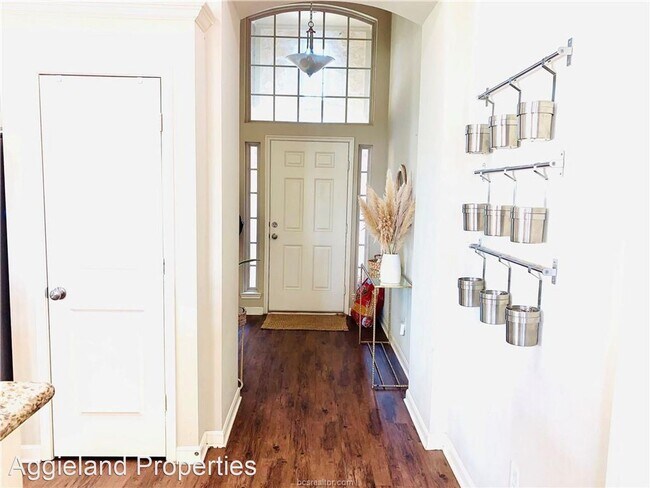 Building Photo - 3 br, 2 bath House - 15313 Lowry Meadow