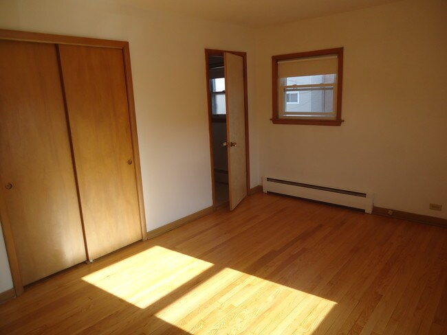Master Bedroom - 4950 GREENWOOD St