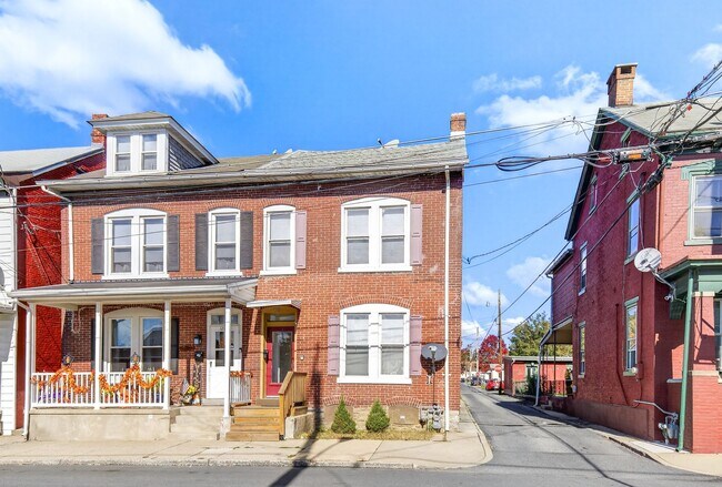 Building Photo - 1215 Lehman St