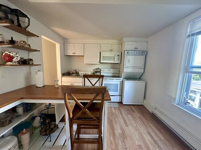 Foto del edificio - 2 bedroom in Waltham MA 02453