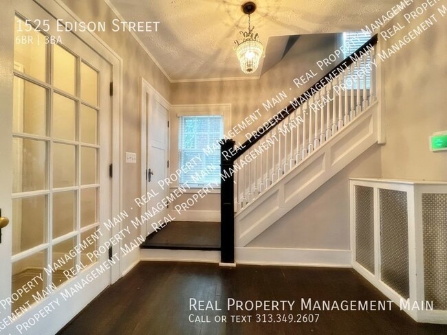 Building Photo - Historic Boston Edison Home