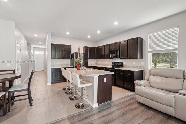 Foto del edificio - 508 Glenn Cross Dr