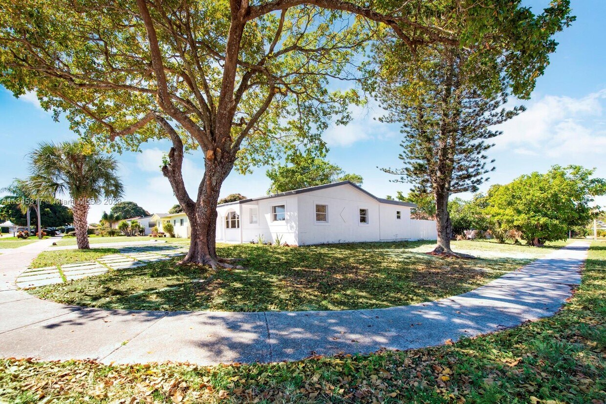 1031 SW 6th Way, Deerfield Beach, FL 33441 House for Rent in