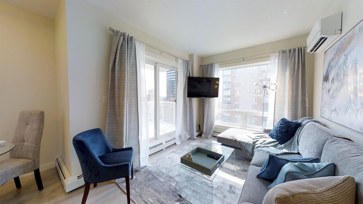Photo principale - 10410-102 102 Ave NW