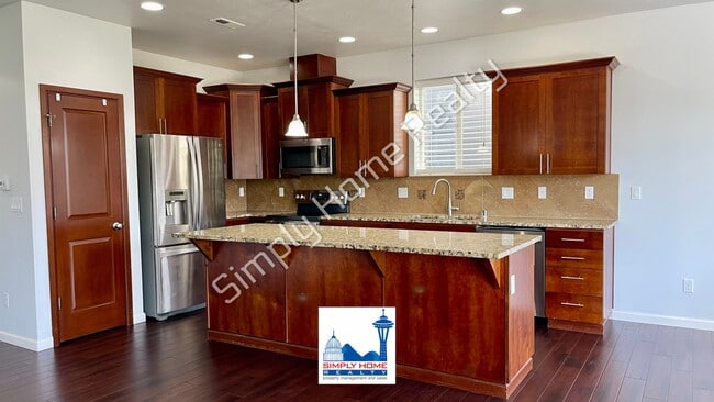 Building Photo - Welcome to this Spacious 4 bedroom, 3.5 bath Home in the Heart of Yelm!