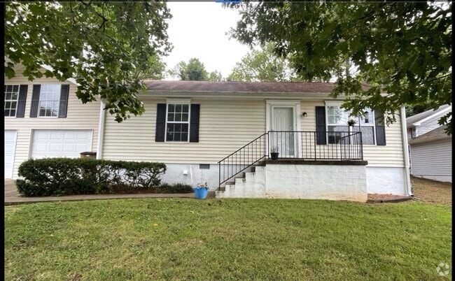 Building Photo - 2822 Airwood Dr
