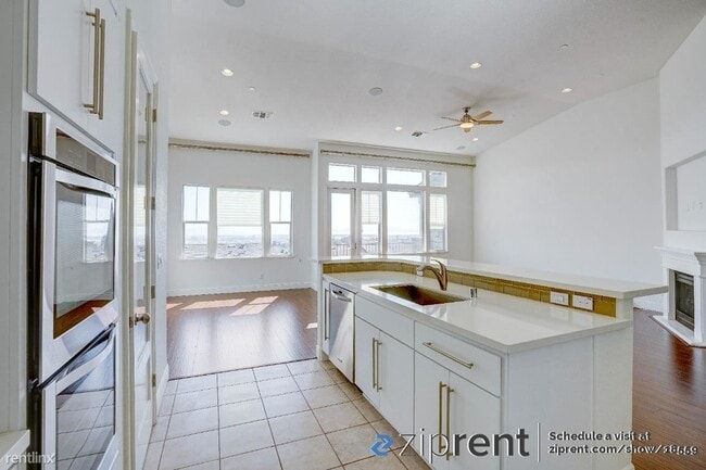 Building Photo - 4 br, 3.5 bath Townhome - 6481 Bayview Dr,...