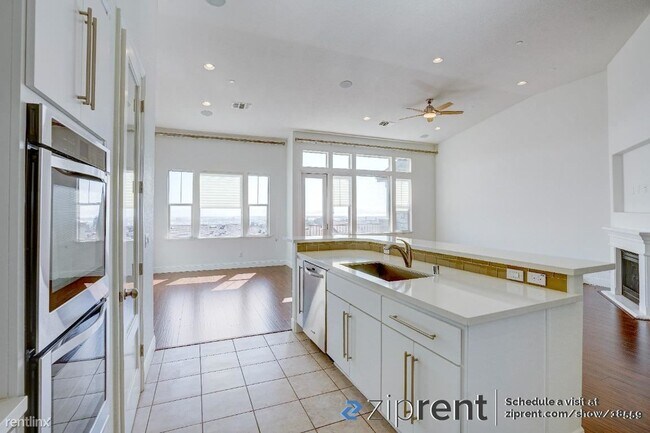 Foto del edificio - 4 br, 3.5 bath Townhome - 6481 Bayview Dr,...