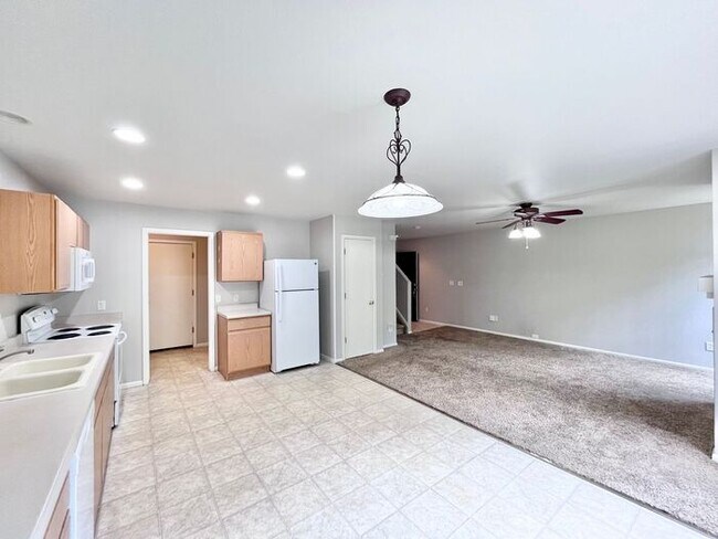 Foto del edificio - NEW CARPET & PAINT! Beautiful 3 Bedroom 2 ...