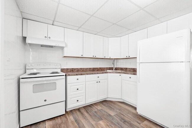 Foto del edificio - 2129 Julia Goldbach Ave