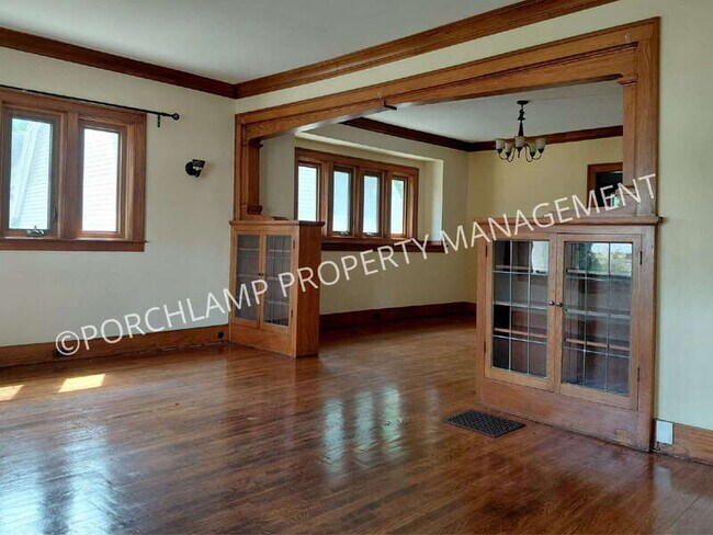 Foto del edificio - 613 Pine Ave NW
