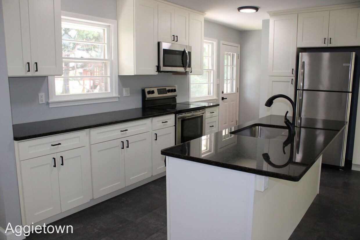 1400 Claflin Cir, Manhattan, KS 66502 House Rental in Manhattan, KS