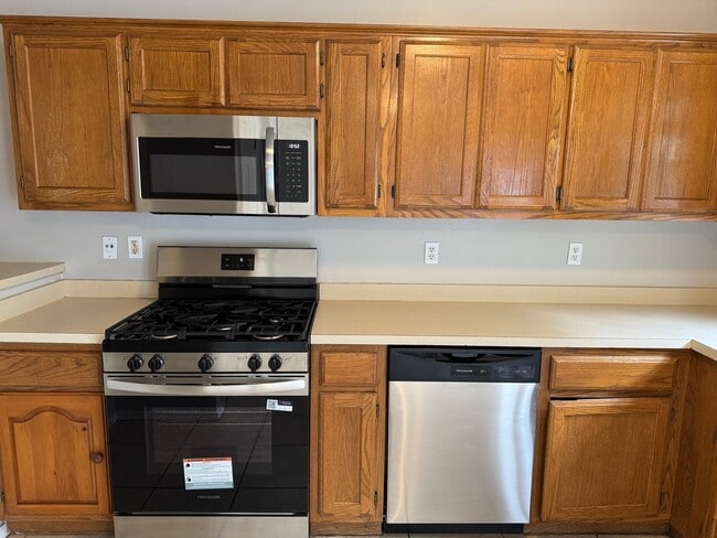 Foto del edificio - 3 bedroom, 2 bath, 1 car garage.