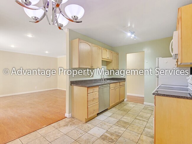 Building Photo - 1 Bed, 1 Bath, 735 sq. ft. Condo off 680 a...
