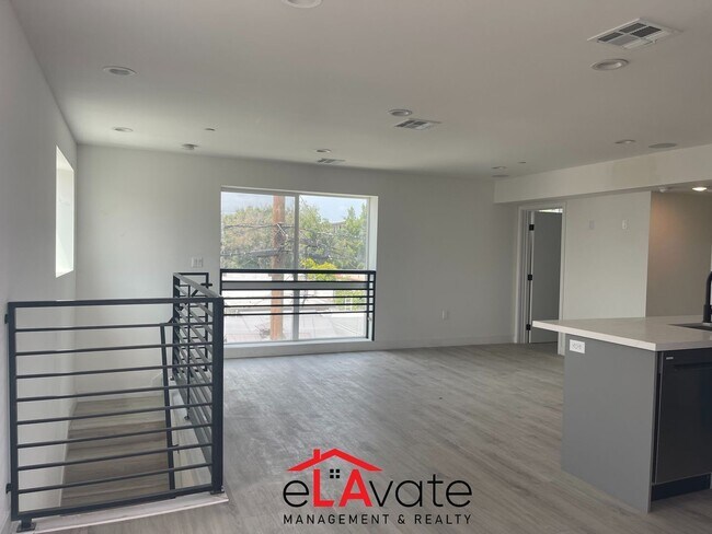 Foto del edificio - 1127 N Virgil Ave