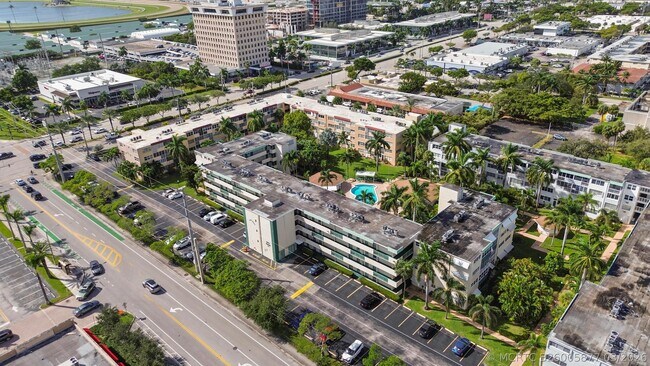 Foto del edificio - 1333 E Hallandale Beach Blvd