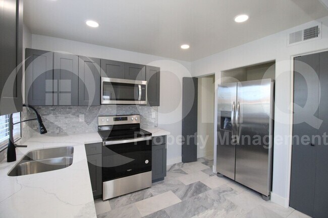 Foto del edificio - 10115 E Mountain View Rd
