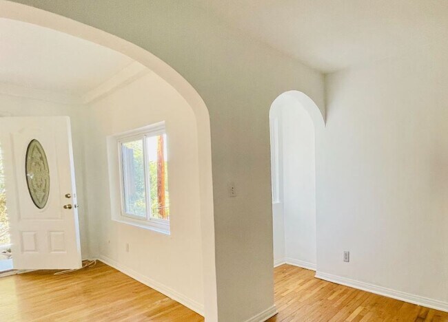Dining - 3420 Emma Ave