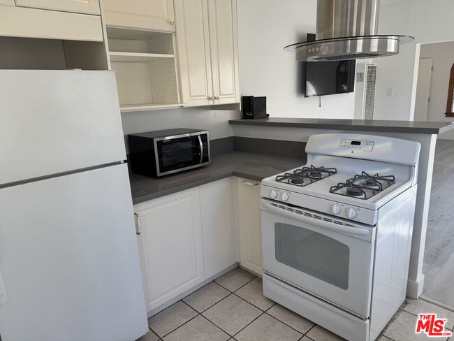 Foto del edificio - 243 N Swall Dr