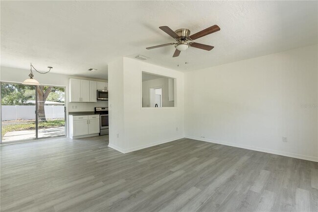 Foto del edificio - 410 42nd Ave NE