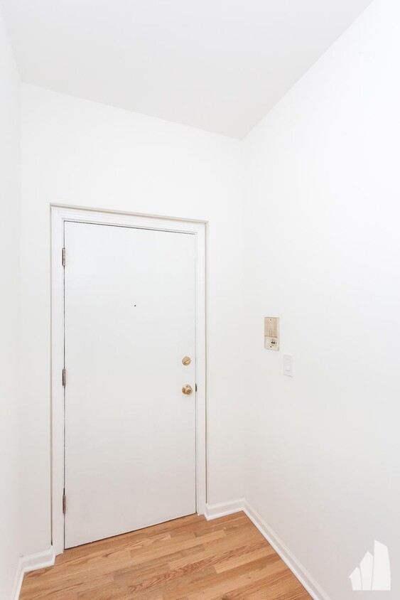 Foto principal - 2 bedroom in Chicago IL 60640