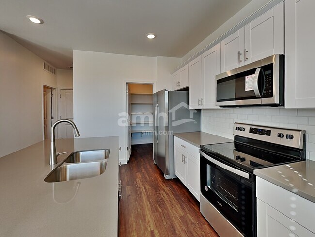 Foto del edificio - 6127 W Calle Bilboa