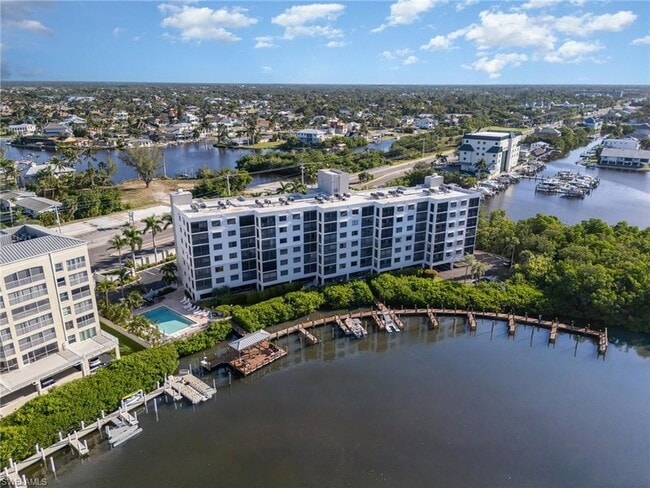 Foto del edificio - 4835 Bonita Beach Rd SW