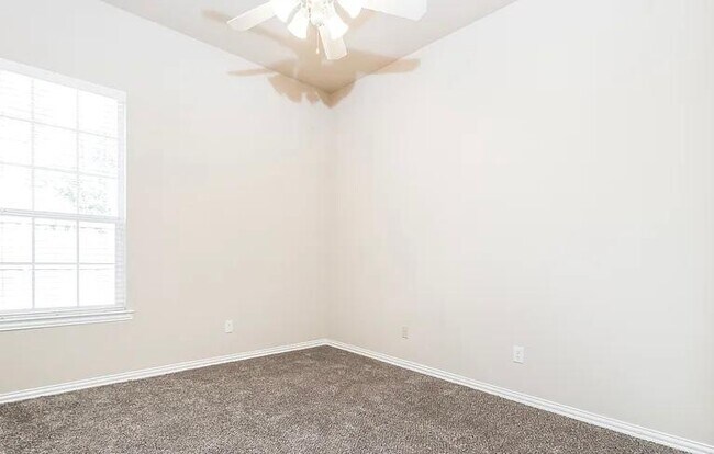 Building Photo - 3137 Fox Hollow Dr