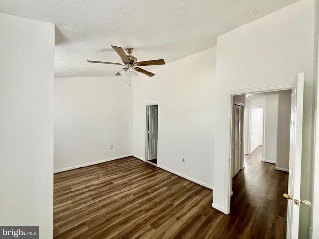 Building Photo - 422 Nikki Terrace SE