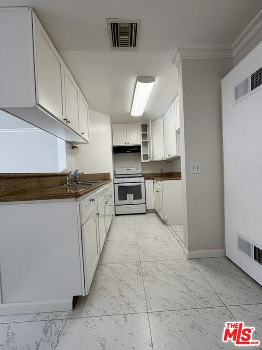 Building Photo - 1525 1/2 N Kingsley Dr
