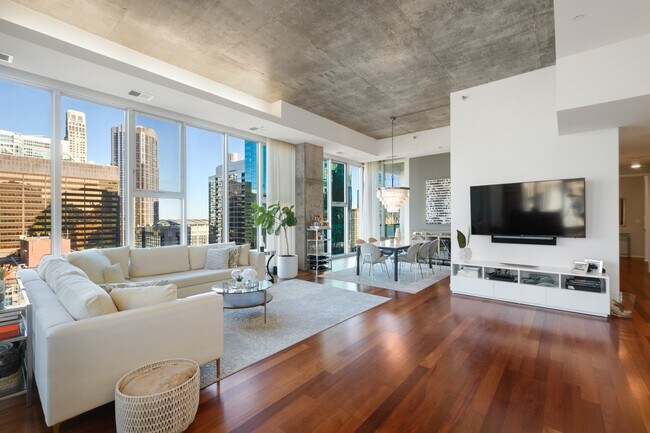 Foto del edificio - 550 N Saint Clair St