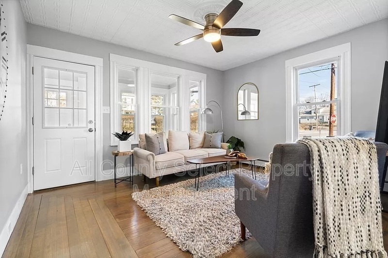 Foto principal - 204 Pelham St