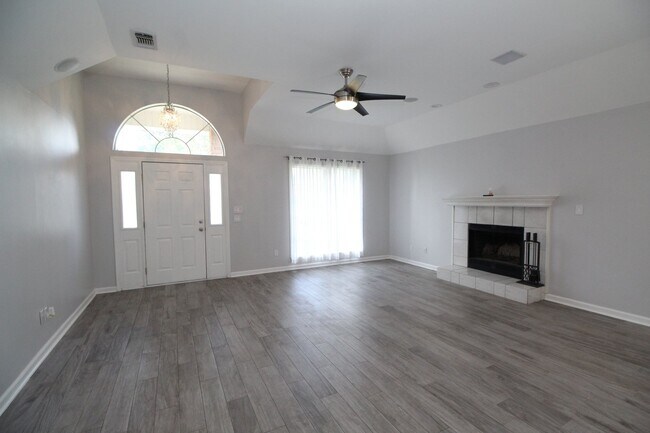 Foto del edificio - Spacious Perdido Area 3BR Home with 2-Car Garage, Screened Porch, Open Patio, Quartz Kitchen & La...