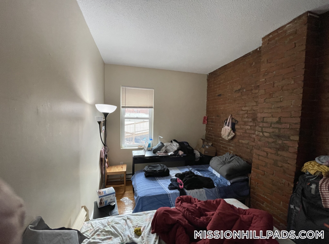 Building Photo - 892 Huntington Ave
