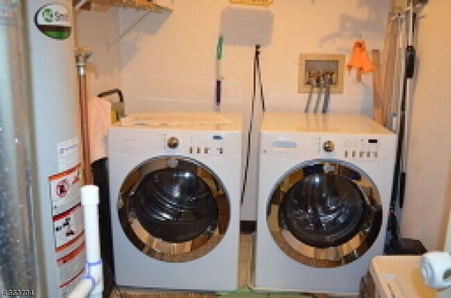 Building Photo - 131 Irving Pl