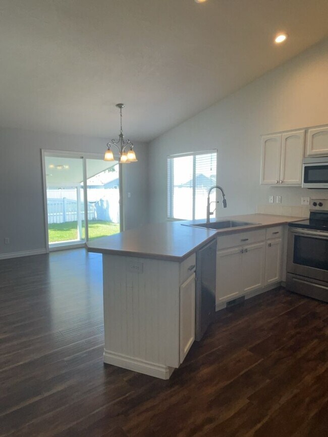 Foto del edificio - 1537 Foxglove Ave
