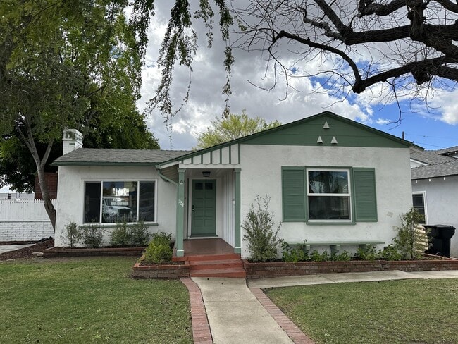 Photo - 1134 E Whiting Ave House