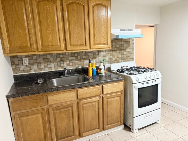 Building Photo - 64 Durand Pl