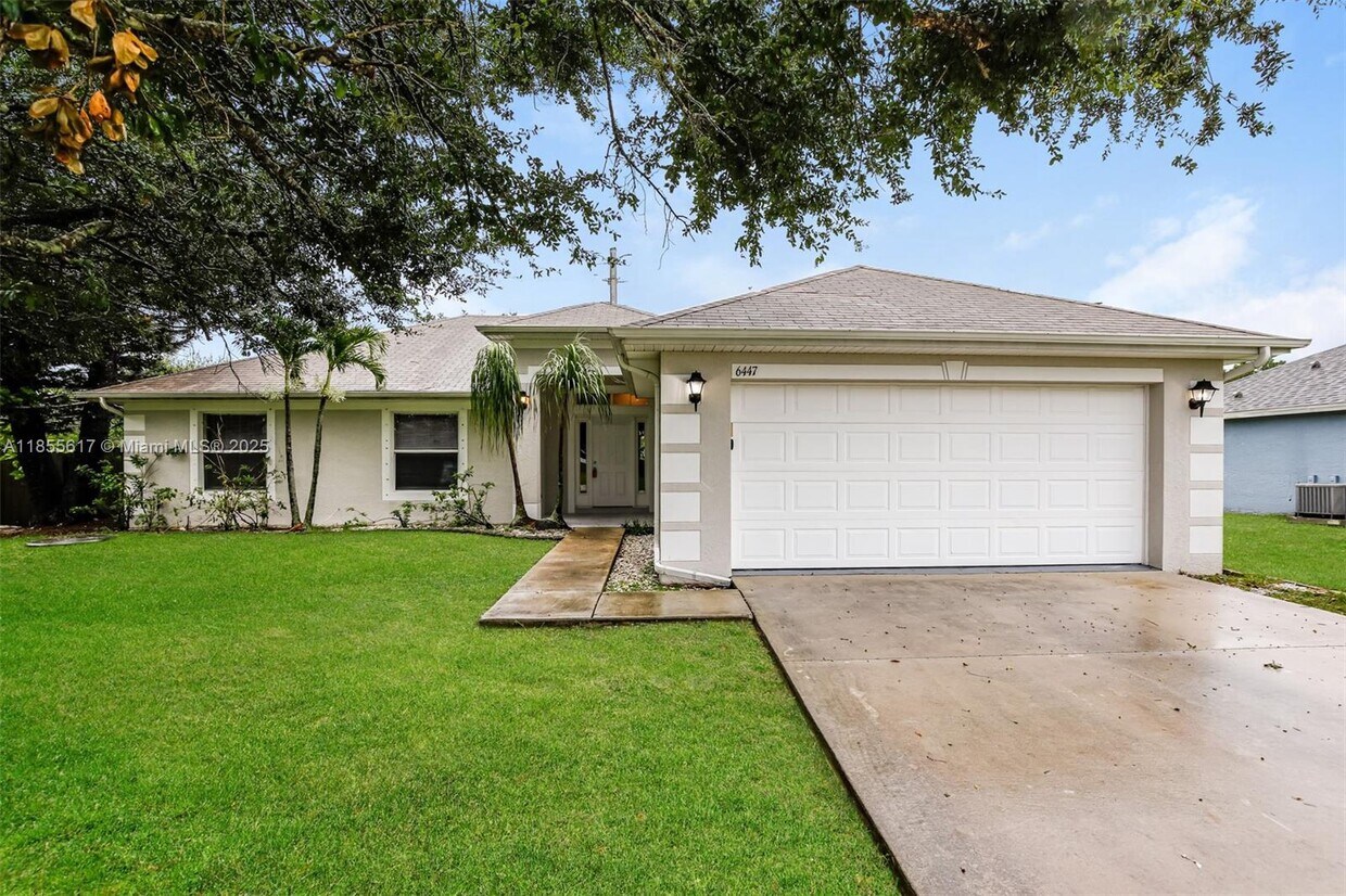 Foto principal - 6447 NW Halibut St