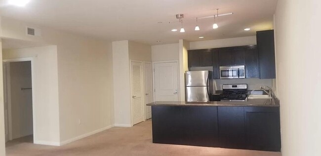 Building Photo - 5827 Carlton Way