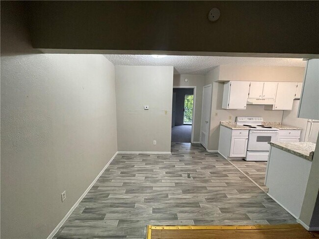 Building Photo - 1099 Linde Ave