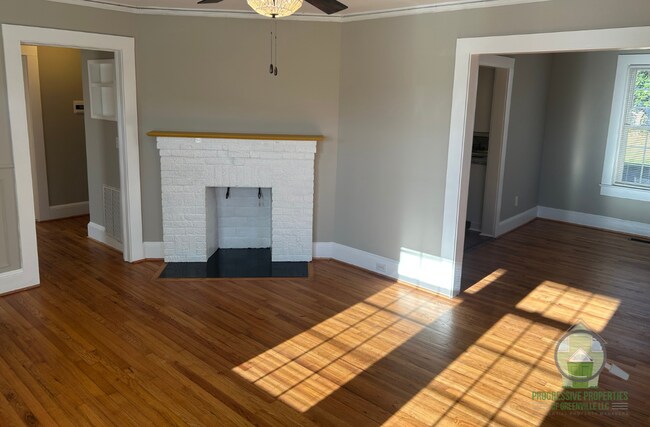 Foto del edificio - 305 Perry Rd