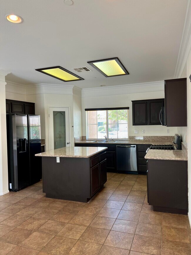 Building Photo - 728 Mira Grande