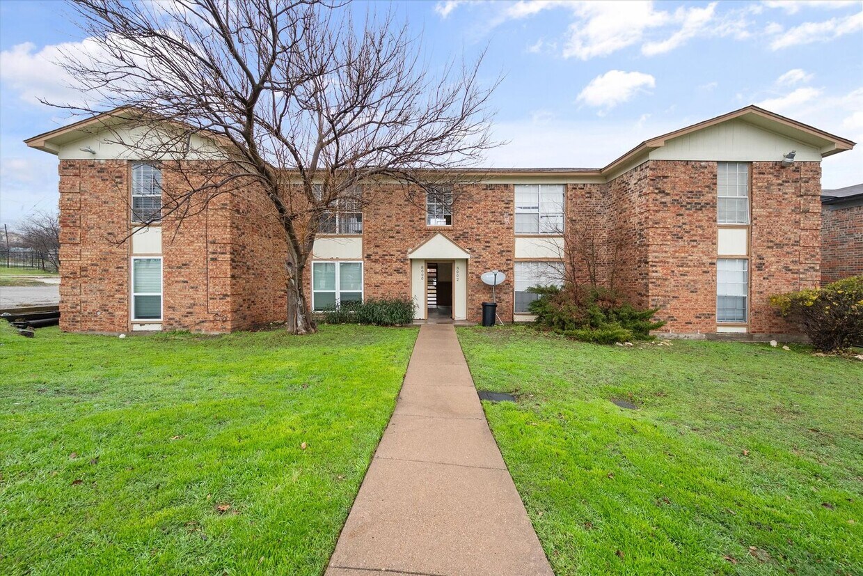 Photo - 8000 Cambridge Cir, White Settlement, TX 76108