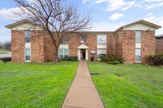 Building Photo - 8000 Cambridge Cir