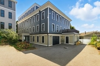 Building Photo - 52R River St
